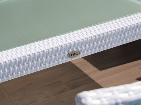 Tavolo da giardino di grandi dimensioni in rattan sintetico bianco