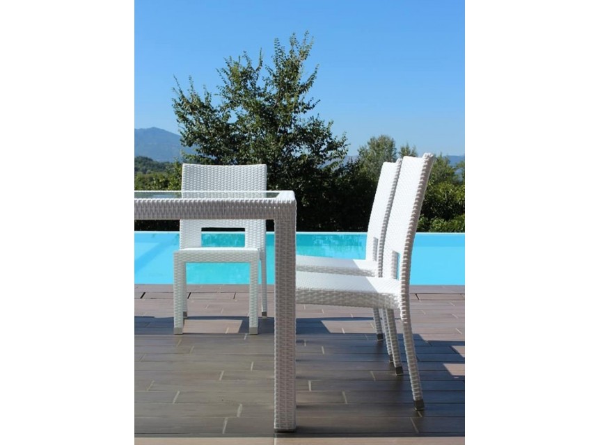 Tavolo da giardino di grandi dimensioni in rattan sintetico bianco