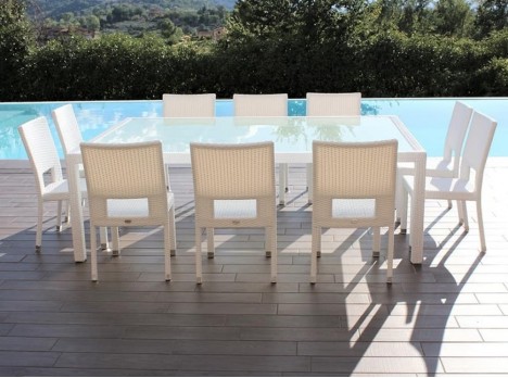 Tavolo da giardino di grandi dimensioni in rattan sintetico bianco