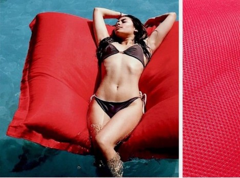 Cuscino galleggiante in tessuto colore rosso