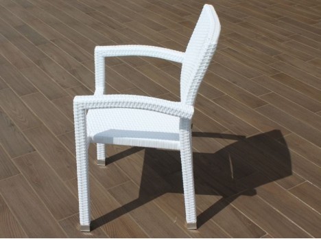 Sedia da esterno in rattan bianco