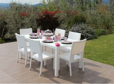Tavolo da esterno in rattan bianco