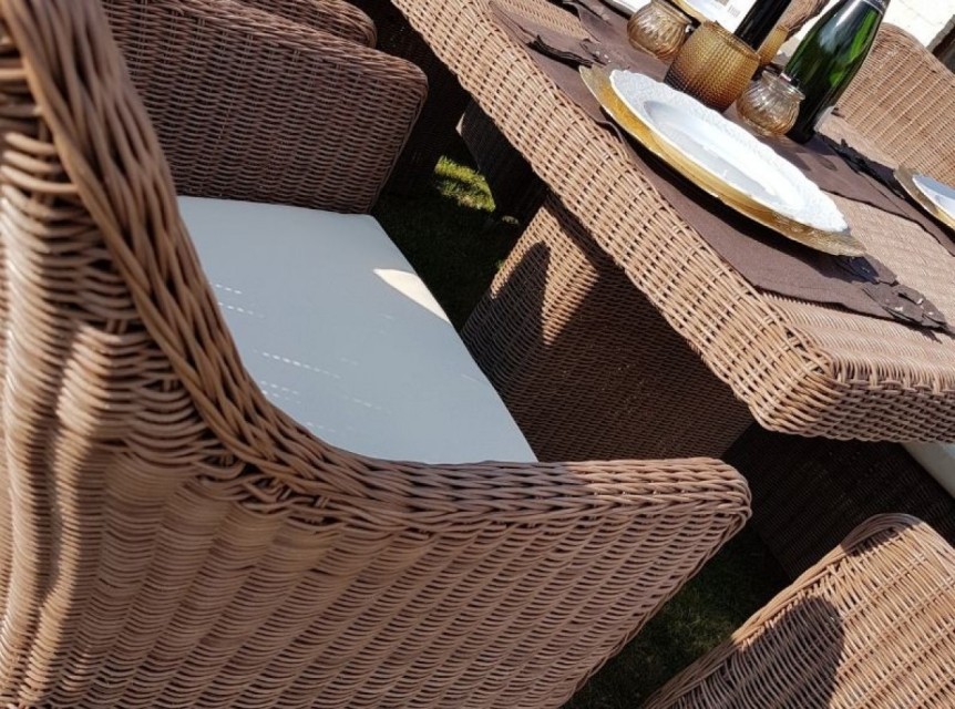 Tavolo da giardino in fibra sintetica