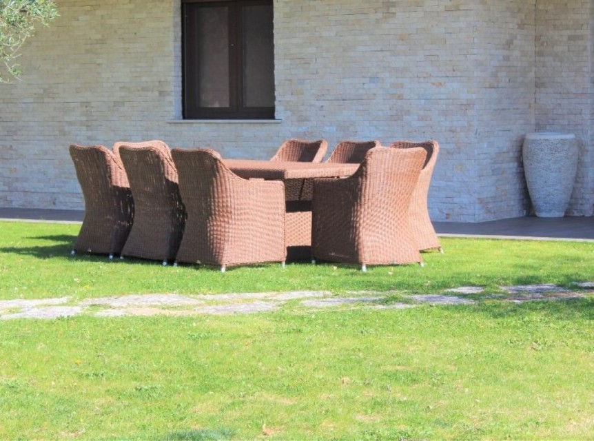 Tavolo da esterno in fibra tonda