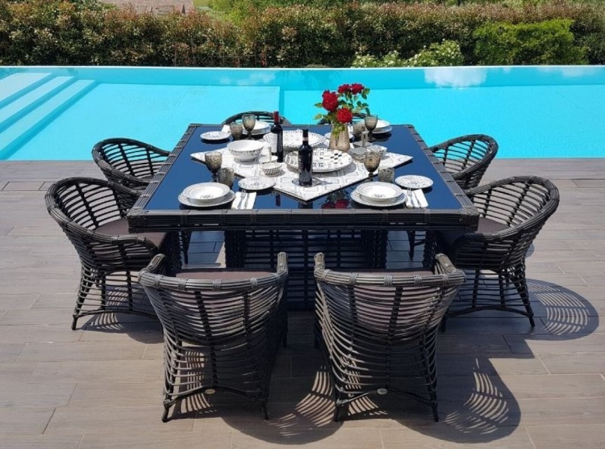 Tavolo da esterno di design Noor