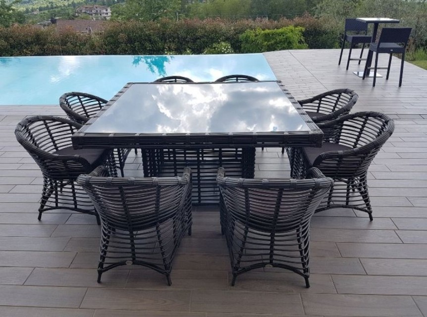 Tavolo da esterno di design Noor