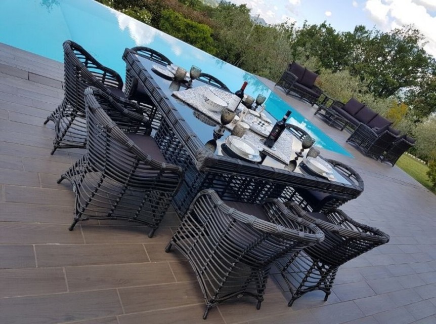 Tavolo di design per giardino