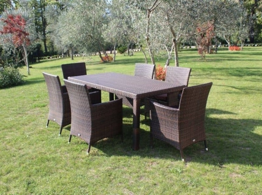 Tavolo da esterno in rattan