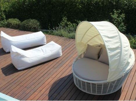 Divano con parasole Nest white