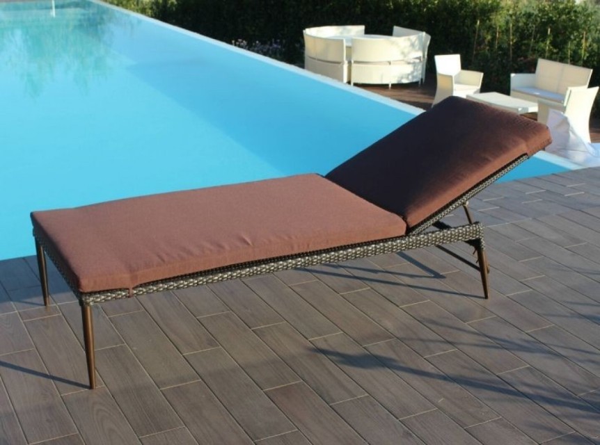 Lettino da giardino di design in rattan sintetico Olivia