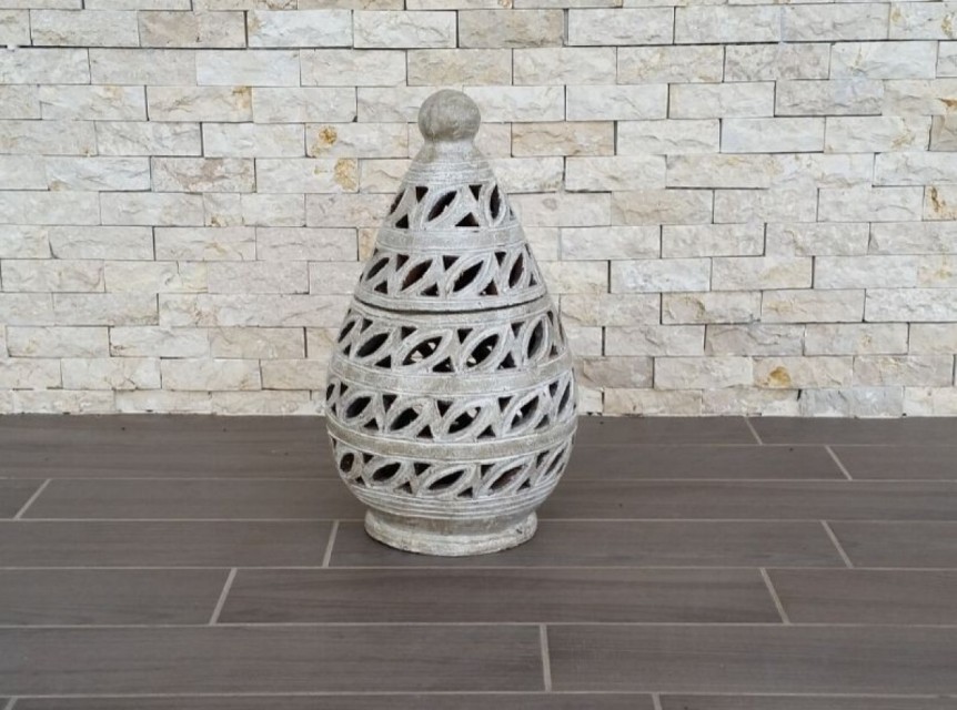 Terracotta intagliata a mano