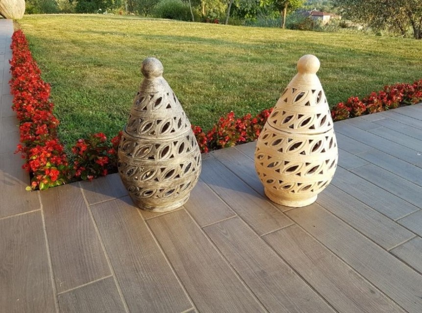 Intagliata interamente a mano