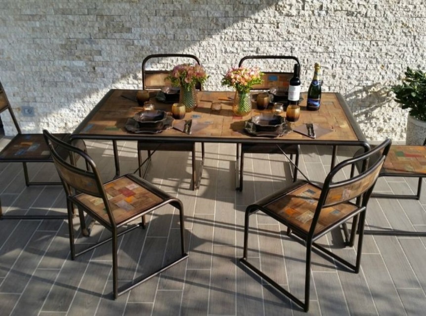 Tavolo con sedie industrial in legno di barca