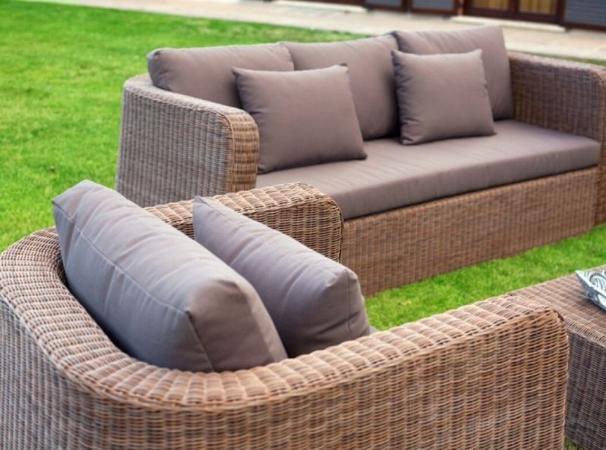 Divano per esterno intrecciato a mano