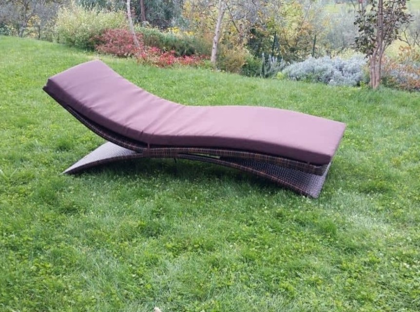 Sdraio di design in rattan sintetico