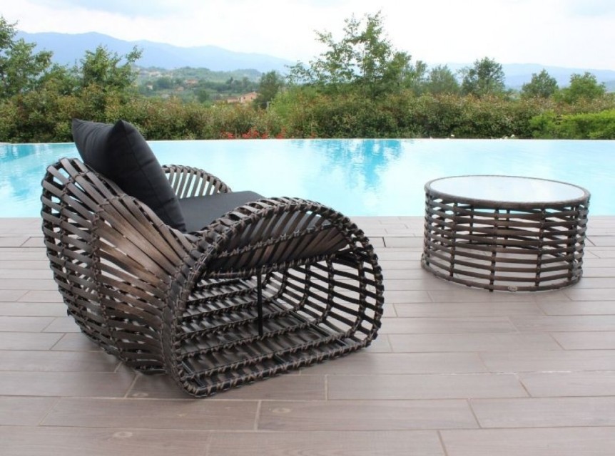 Tavolo outdoor con ripiano in vetro