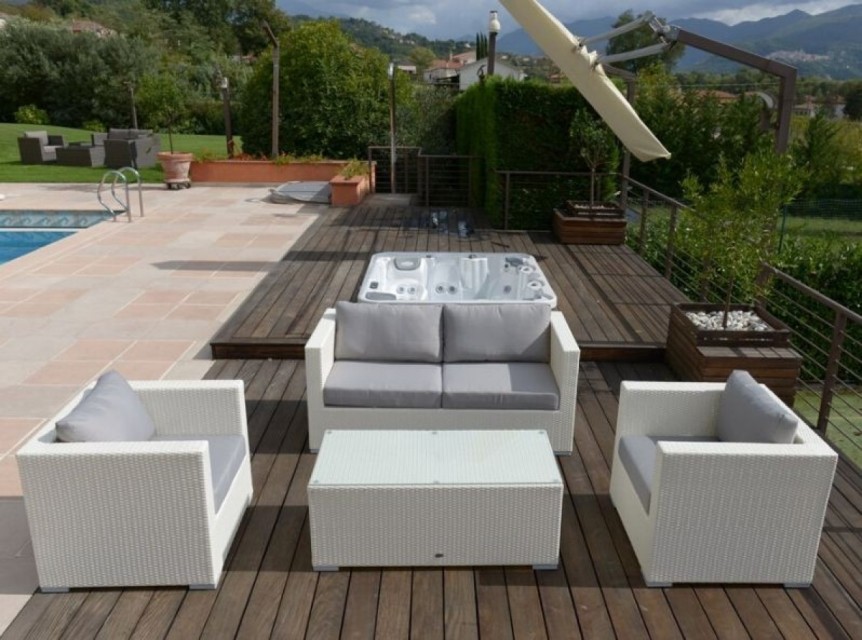 Divano da giardino in rattan sintetico