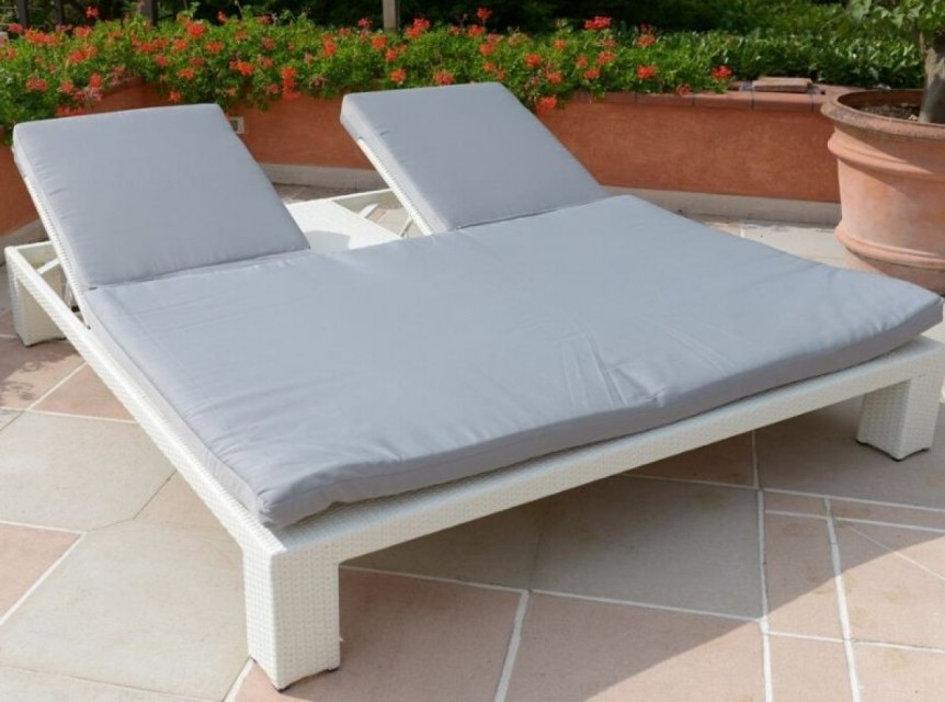 Sdraio matrimoniale in rattan bianco