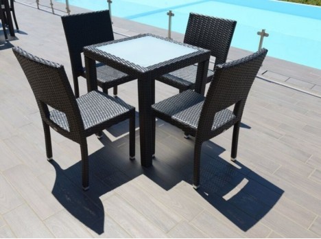 Tavolo da giardino in rattan sintetico