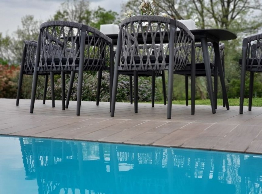 Tavolo per esterno di design in corda