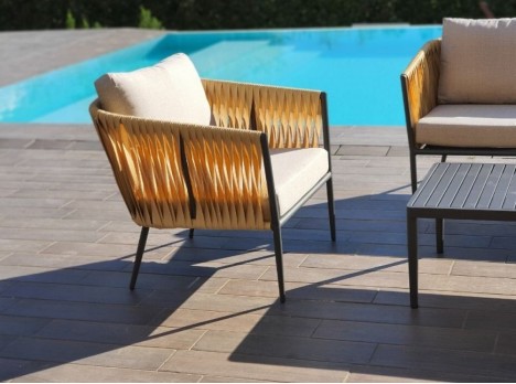 Poltrona da esterno intrecciata