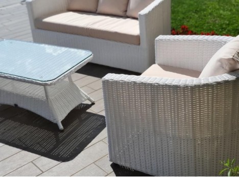 Poltrona da giardino in rattan bianco