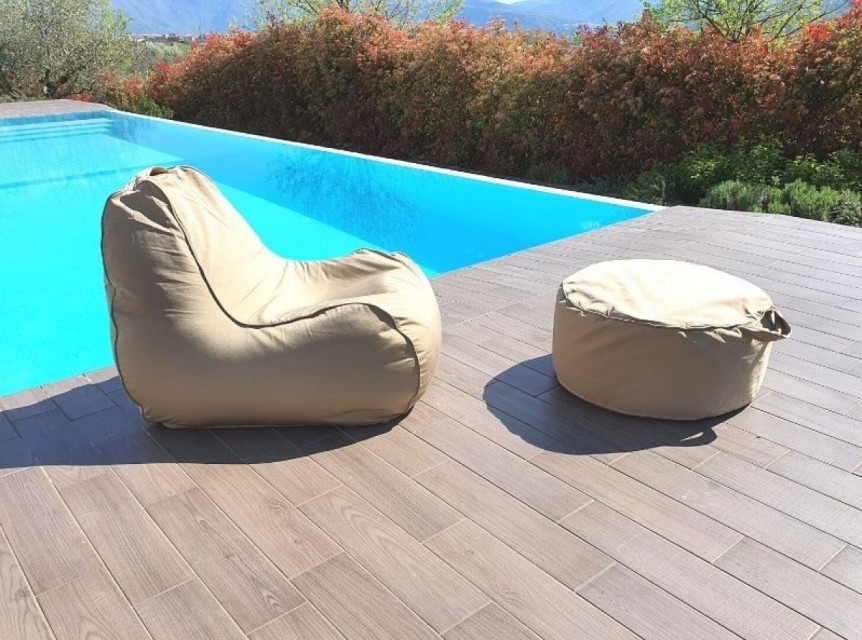 Poltrona da esterno con pouf