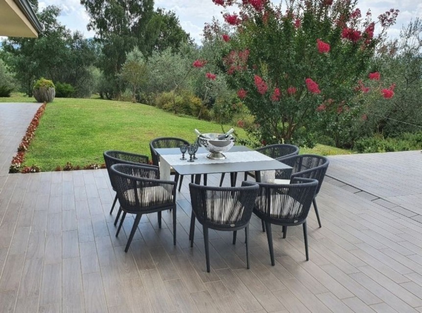 Tavolo di design in alluminio