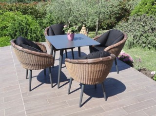 Tavolo di design da giardino