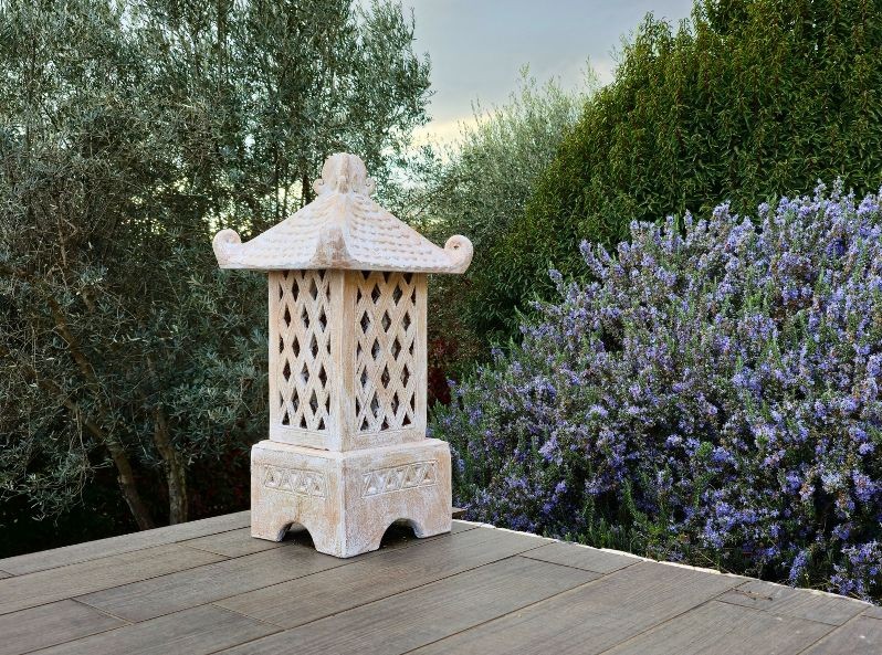 Lanterna da giardino indonesiana