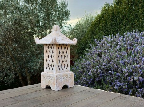 Lanterna da giardino indonesiana