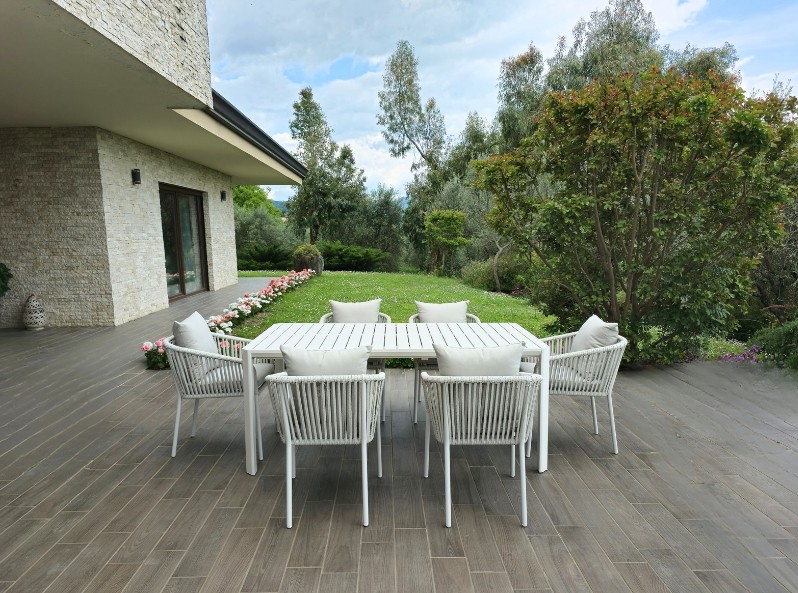 Tavolo estensibile per esterno con sedie