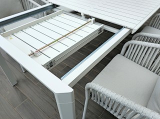 Tavolo e sedie per giardino