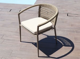 Poltroncina impilabile in corda e alluminio