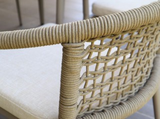 Nakupenda table sei posti