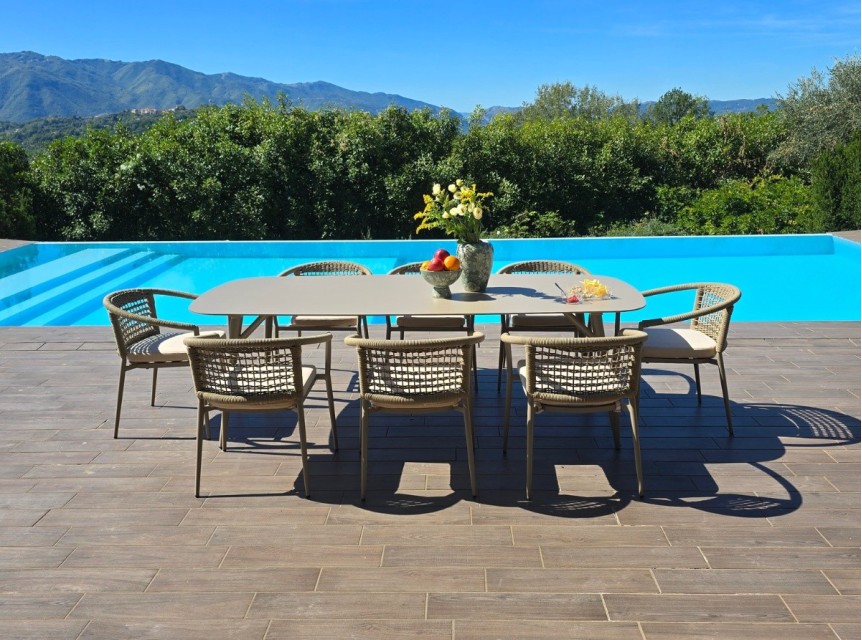 Tavolo XXL di design per esterno