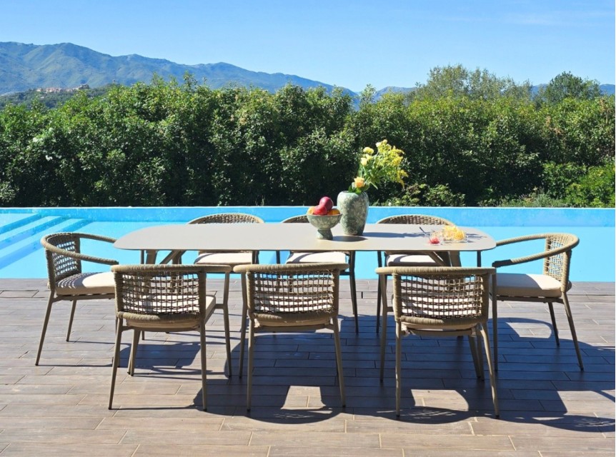 Tavolo otto posti da esterno di design