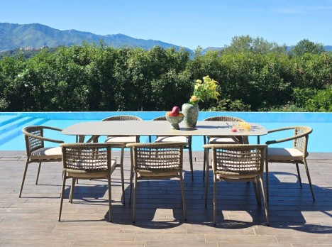 Tavolo otto posti da esterno di design