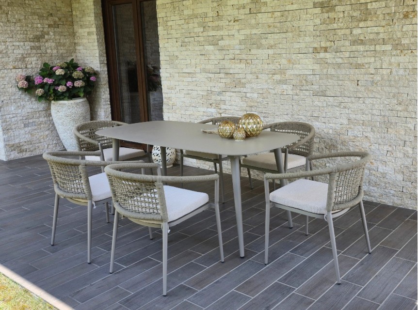 Tavolo per esterno di design Nakupenda