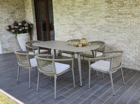 Tavolo per esterno di design Nakupenda