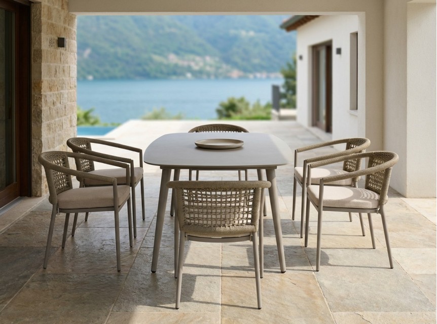 Tavolo da esterno di design Nakupenda