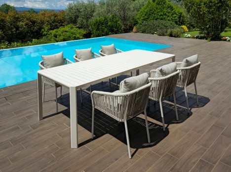 Tavolo estensibile per esterni di design