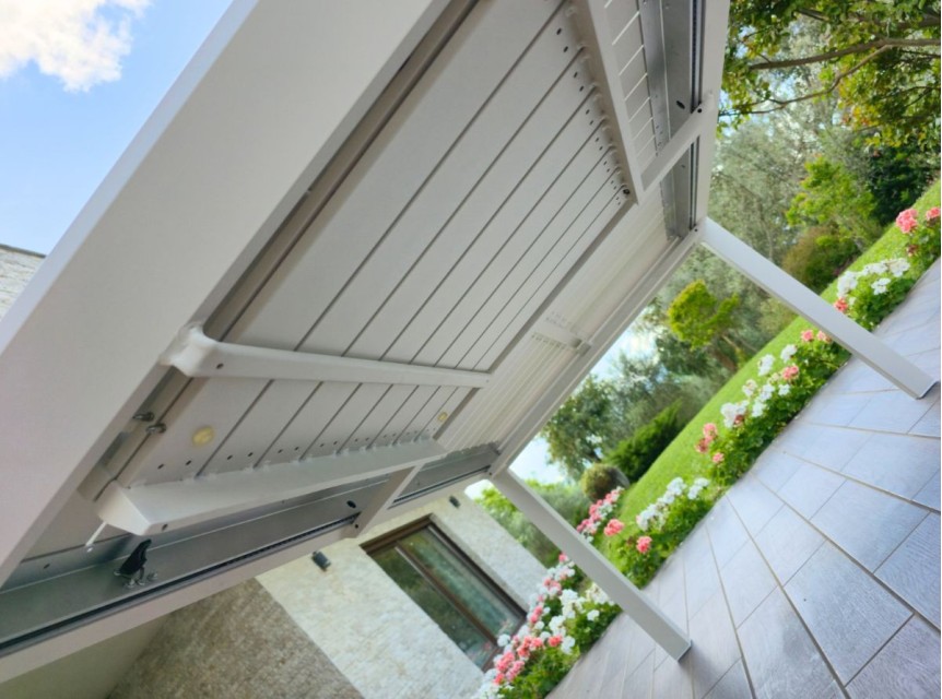 Tavolo da esterno estensibile semi-automatico