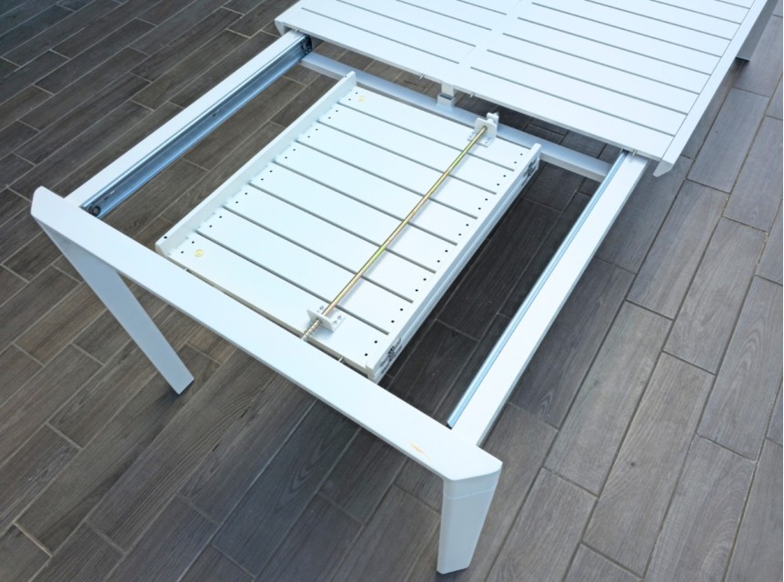 Tavolo da esterno semi automatico estensibile