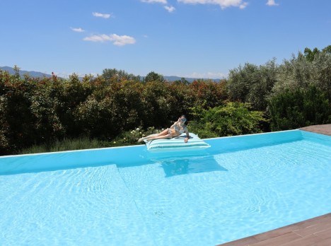 Cuscini galleggianti per piscina