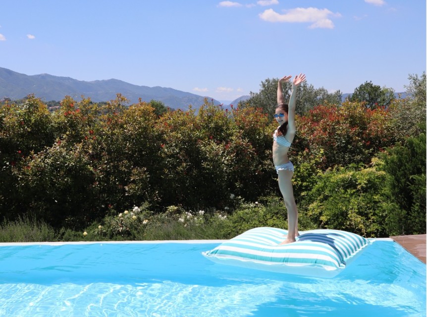 Cuscinone galleggiante per piscina