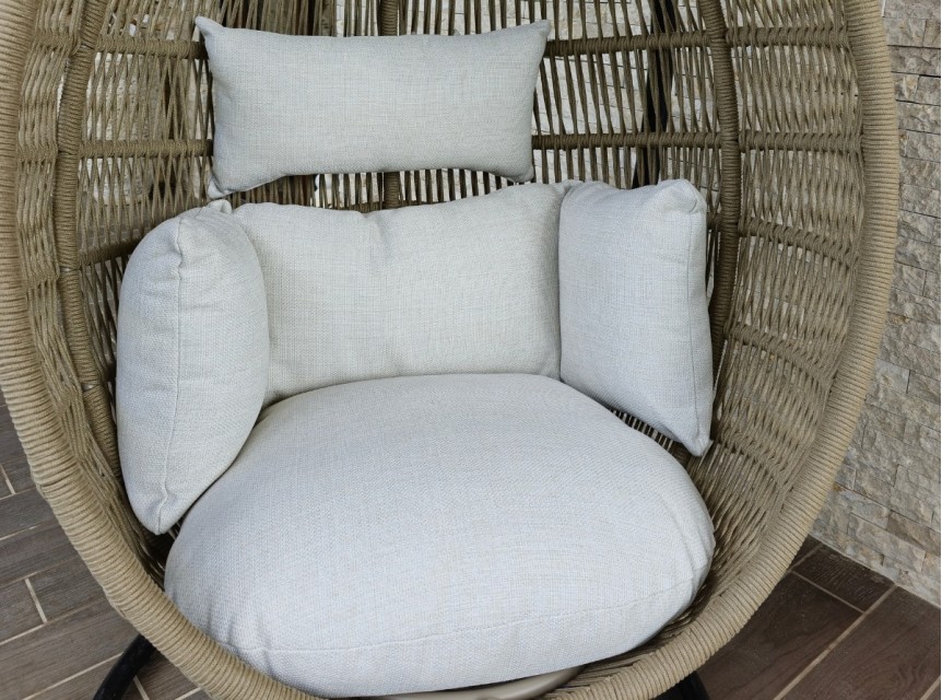 Seduta sospesa da esterno Titilla con struttura in alluminio