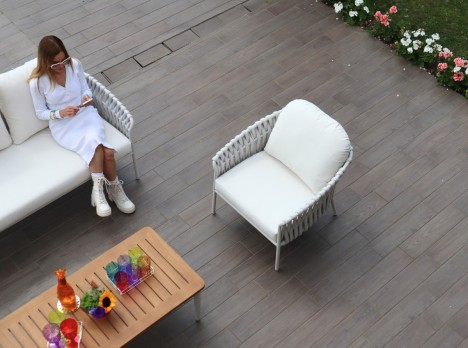 Poltrone in alluminio ed intrecci in corda