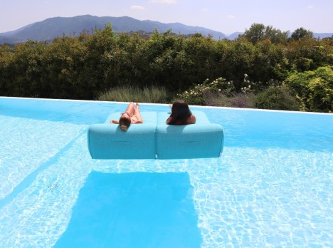 Lettino matrimoniale galleggiante in tessuto