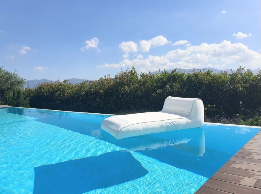 Lettino Suamy bianco galleggiante